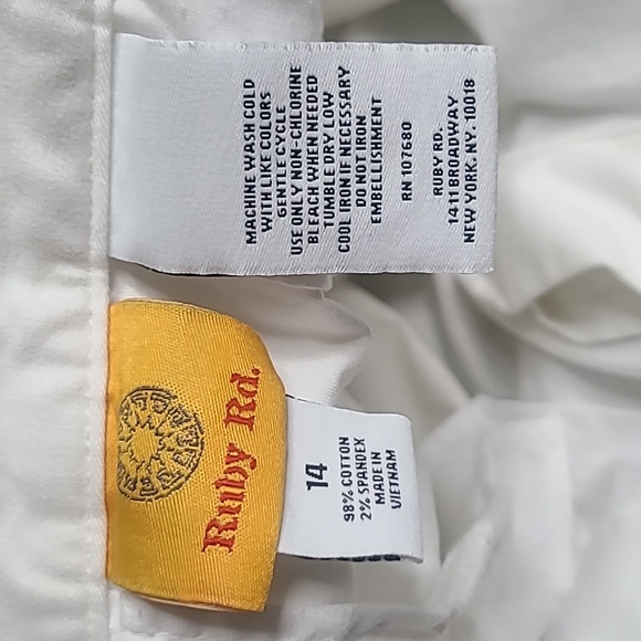 Ruby Rd. White Capris - Picture 9 of 9